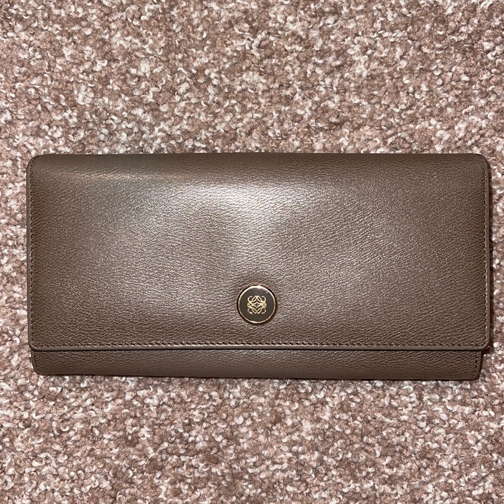 Loewe Kisslock long wallet in very good condition